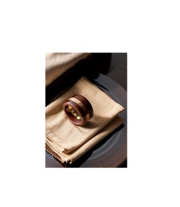 Ensemble de quatre ronds de serviette en bois faits à la main pour les réunions de famille table de mariage décor de vacances de ferme rustique - Product Image 4