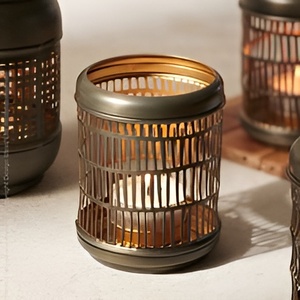 Elegantes Portavelas de Metal Vintage para Decoración del Hogar, Portavelas Geométricos con Detalles Decorativos en Dorado y Plateado 2026 - Product Image 1