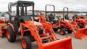 Kubota Tractores agrícolas multifuncionales 4 cilindros Diesel 4WD 4x4 Tracción en las ruedas Mini Tractor Mejor precio en stock forKubota - Product Image 2