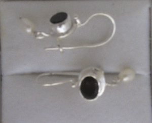 Boucles d'oreilles Shah Gems en argent sterling 925 pour femmes, grenat naturel et perle - Product Image 1