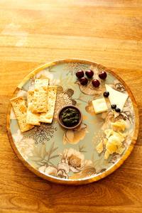 Bandeja de Madera y Resina Hecha a Mano de Alta Demanda con Diseño de Vetas Naturales para el Hogar y la Mesa de Comedor a Precio Mayorista - Product Image 5