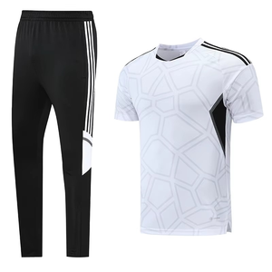 Kits de maillot de football par sublimation respirant et confortable au design personnalisé, vêtements de football personnalisés pour l'équipe, uniforme de football pour hommes - Product Image 2