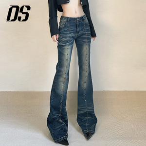 Nuovi Jeans a Zampa Vintage Effetto Consumato per Donne con Dettagli in Rivetti - Product Image 3