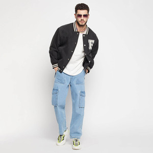 Chaqueta vaquera con logotipo personalizado al por mayor para hombre, chaqueta universitaria de béisbol cálida con bolsillos y botones y cierre para hombre - Product Image 5