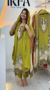 Compre Ahora el Mejor Conjunto de Kurtis, Pantalones y Dupatta con Bordado de Alta Calidad, 100% Puro, Sofisticado y Elegante para Adultos - Product Image 6