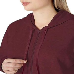 Sweat à capuche zippé pour femme, coupe moderne, avec étiquette personnalisée sur le devant, prêt pour l'exportation en gros, style streetwear - Product Image 3