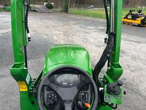 Tracteur utilitaire compact John Deere 3025E, 24,4 CV, diesel, 4 roues motrices, transmission hydrostatique, à vendre - Product Image 6