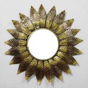 Miroir mural rond élégant et moderne avec cadre en métal doré, design artisanal, taille et couleur personnalisables pour hôtel et décoration murale - Product Image 1