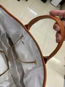 Oferta increíble en bolsos con monograma de cuentas a mano de última moda con cadena y detalles de cuero disponibles en tierra de fabricación - Product Image 5