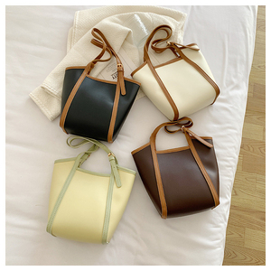 2025 dernière haute capacité en cuir PU femmes sac fourre-tout couleur unie concepteur élégant avec fermeture à glissière usine en gros - Product Image 1