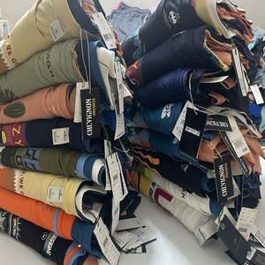 Prix Usine Vêtements en Gros Assortis pour Homme, Mode Col Rond Manches Courtes, T-Shirt de Marque Célèbre - Product Image 2