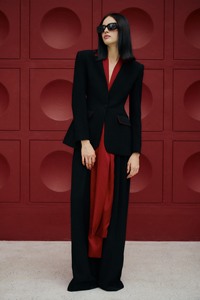 Alva Chaleco con cuello en V relleno de algodón de alta moda para mujer Diseño elegante a medida con decoración de botones Logo Trajes de la mejor calidad - Product Image 6