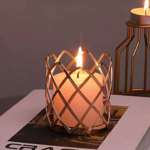 El soporte de luz de té de metal colgante clásico puede ser un complemento perfecto para la decoración de su sala de estar Use esto para encender velas perfumadas - Product Image 1