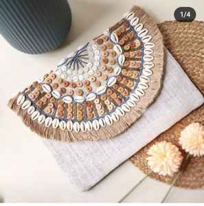 Élégant sac à main ethnique fait à la main avec glands et perles pour mariages et célébrations - Product Image 5