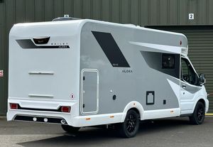 Autocaravana de Lujo para Viajes, Aventuras al Aire Libre y Expediciones de Campamento - Product Image 5