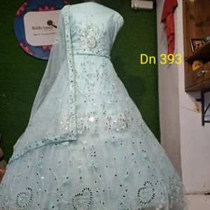 Venta al por mayor Premium Jarkan Lentejuelas Trabajo Heavy Net Lehenga Set 3M Flair 1,2 m Bordado Choli Butti Border Dupatta para Fiesta - Product Image 1