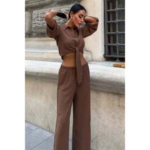 Costume d'été décontracté Ayrobin avec chemise à nouer et pantalon fendu Modèle 10179 - Product Image 6