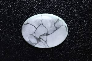 Superbe pierre précieuse naturelle Howlite dos plat lisse poli ovale coupe cabochon lâche A.A.A Grade jeu de couleur au prix de gros - Product Image 2