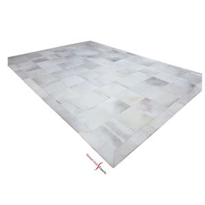 Tapis en peau de vache véritable 100% Tapis luxueux brodé style moderne cheveux sur peau de vache Tapis de décoration intérieure Vente en gros - Product Image 1