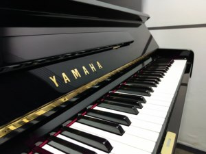 เปียโนยามาฮ่า U1F แบบตั้งตรง ของแท้ ผลิตในญี่ปุ่น ฝีมือประณีต สำหรับนักดนตรีมืออาชีพ เปียโนมือสองคุณภาพสูงสำหรับขาย - Product Image 2
