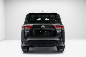 Prix Spécial Promotionnel 2025 Toyota Land Cruiser VXR 3.3L - Attitude Noir Intérieur Noir & Rouge Foncé - Product Image 3