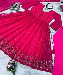 Fashion Fusion: estilo pakistaní Salwar Kameez: fusión de estilos tradicionales y modernos, creando una moda elegante y elegante - Product Image 4