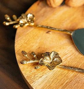 Qualité supérieure Argent et Or Designer Longue Fleur En Relief Poignée Cuillère Serveur Restaurant Mariage - Product Image 2