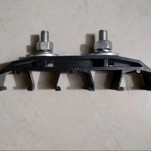 Abrazadera de suspensión de plástico Powerline para grúa EOT de 3 polos Material relleno de vidrio natural de alto grado Tamaños personalizados disponibles - Product Image 1