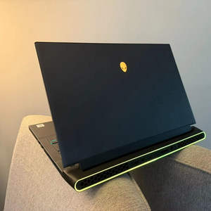 Laptop para Juegos M 17 Epic Silvers de 17.3 Pulgadas de la Mejor Calidad, Procesador Intel I7 - Product Image 3