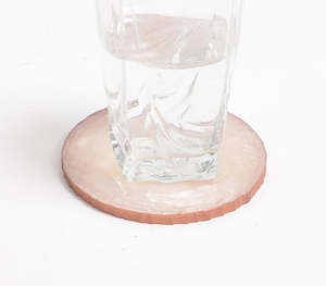 Posavasos Redondo de Resina Hecho a Mano con Diseño Único de Remolino Rosa, Accesorio Decorativo para Protección de Mesa, Artículos Modernos para Bar en Casa - Product Image 5