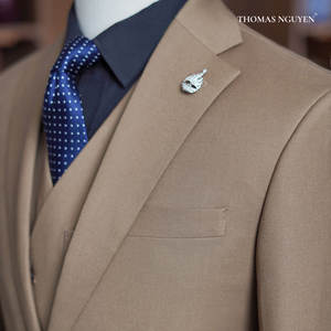 [Collection de couleurs naturelles] Costume 3 pièces sur mesure pour homme, style décontracté et professionnel - Veste, pantalon et gilet en tabac sur mesure - Vietnam - Product Image 3