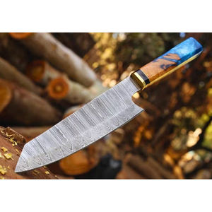 Couteau de chef professionnel en damas, motif torsadé, manche ergonomique en bois d'olivier et résine époxy - Product Image 3
