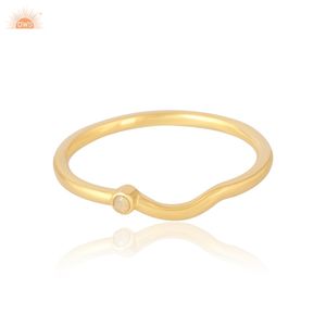 Anillo de Oro Sólido de 14k con Ópalo Etíope Minimalista, Fabricante de Joyería - Product Image 2