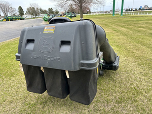 รถตัดหญ้า John Dear Lawn Tractor X734 เครื่องยนต์ดีเซล ระบบขับเคลื่อนไฮโดรสแตติก พร้อมเกียร์และปั๊ม - Product Image 3