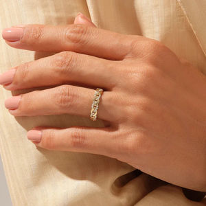 Anillo Delicado de Diseño Moderno con Diamantes Redondos en Oro Amarillo de 10K, Elegante para Uso Diario, Regalo para Mujer - Product Image 5