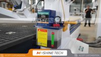 Mesin Router Kayu CNC 2180 dengan Penggantian Alat Otomatis, Spindle GDZ 9KW, dan Sistem Vakum Adsorpsi untuk Nesting.