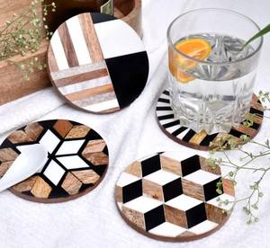 Posavasos de resina y madera redondos en blanco y negro hechos a mano, Juego de 4 posavasos decorativos para bebidas para mesa y uso doméstico - Product Image 5