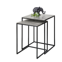 Ensemble de deux tables gigognes de couleur noire dessus carré en aluminium coulé à la main pour salon et chambre à coucher