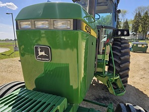 VERIFIED SUPPLIER OF USED 1989 JOHN DEE RE 4055 126HP MFWD Ready For Sale And Delivery Worldwide - Product Image 2