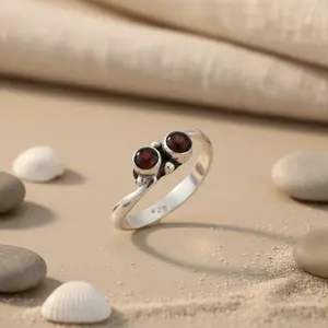 Anillo de Plata 925 con Granate de Corte Ovalado para Mujer - Regalo de Piedra Natural - Product Image 1