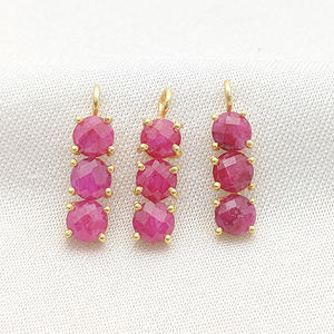 Rubí teñido chapado en oro piedra de nacimiento tres piedra conector doble bucle encantos de piedras preciosas para la fabricación de joyas DIY - Product Image 5