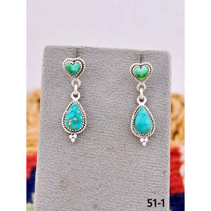 Pendientes Colgantes de Plata de Ley y Turquesa Estilo Suroeste con Forma de Corazón y Engaste de Bisel, Modelo Emerald Valley - Product Image 1