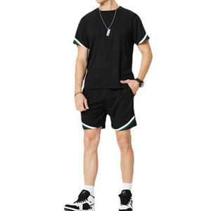 Conjunto deportivo informal de verano 2026 para hombre, pantalones cortos y camisetas con cuello redondo y estampado de rayas para otoño - Product Image 1