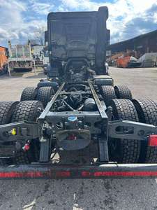 รถบรรทุกหนักมือสอง ปี 2016 รุ่น 6x4 สำหรับงานก่อสร้าง มาตรฐานยูโร 6 เครื่องยนต์ดีเซล 400 แรงม้า เกียร์ธรรมดา โครงสร้างแข็งแรง เหมาะสำหรับใช้งานแบบรถดัมพ์และรถตัก - Product Image 3