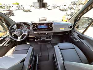 Camping-car Thor Motor Coach Tranquility 19P 2026 |   Camping-car de luxe 4x4 tout-terrain diesel |   Véhicule de loisirs de classe B - Product Image 4