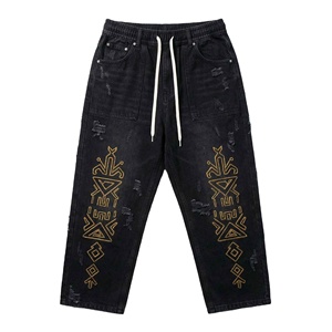 Démarquez-vous avec nos motifs de broderie personnalisés et notre tissu haute performance durable utilisé sur chaque pantalon en jean brodé. - Product Image 4