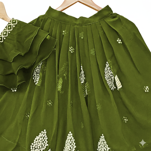 Ensemble ethnique de créateur Shoryam pour filles, Mehendi vert, haut court à manches bouffantes, broderie florale, lehenga choli long - Product Image 4