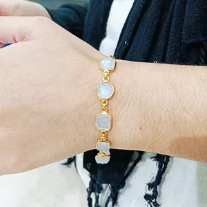 Pulsera de cadena de cable de piedra lunar de fuego arcoíris de aspecto áspero de forma libre, ajuste de bisel chapado en oro de 18K, cerradura de langosta para pulseras de mujer