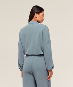 Vente en gros bleu de fer Ensemble de survêtement 2 pièces midi gaufré avec fermeture éclair Ensemble de survêtement à capuche et pantalon de survêtement Ensemble de survêtement court 2 pièces pour femmes - Product Image 2