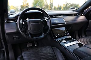 รถยนต์ Range Rover Velar SVAutobiography Dynamic Edition ปี 2020 สภาพดีเยี่ยม เครื่องยนต์ V8 ซูเปอร์ชาร์จ 550 แรงม้า ระบบขับเคลื่อนสี่ล้อ (AWD)  ใช้งานน้อย  ถือครองในแคลิฟอร์เนีย - Product Image 4